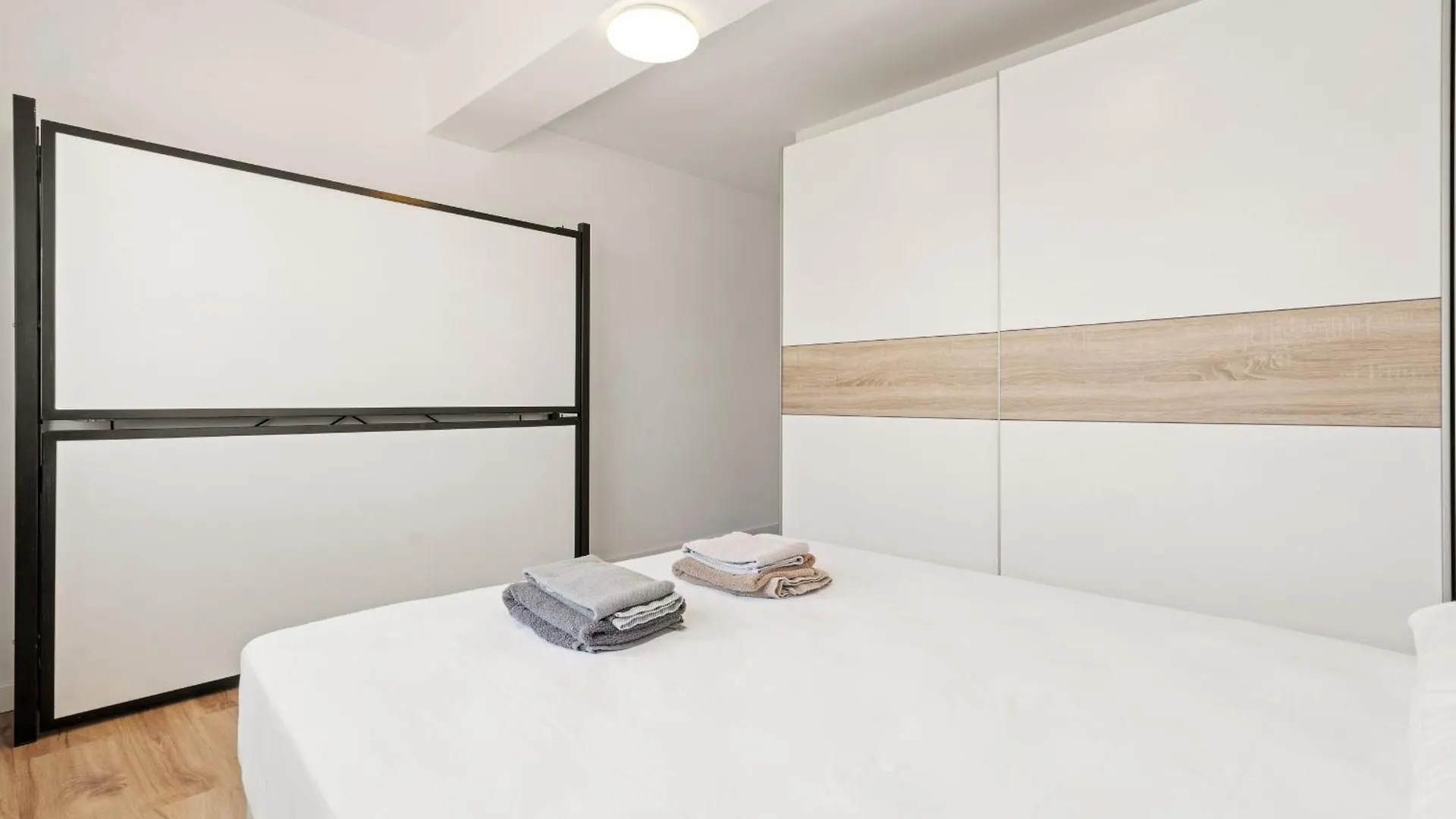 Welcs Casa 050 Emp Con Piscina Y Vistas Al Canal إمبوريابرافا 0*,
